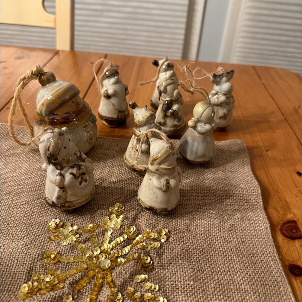Ceramic/Pottery Holiday Folk Art Lot of 9 Figurine Ornaments Set -Cream and Gold - Picture 5 of 15